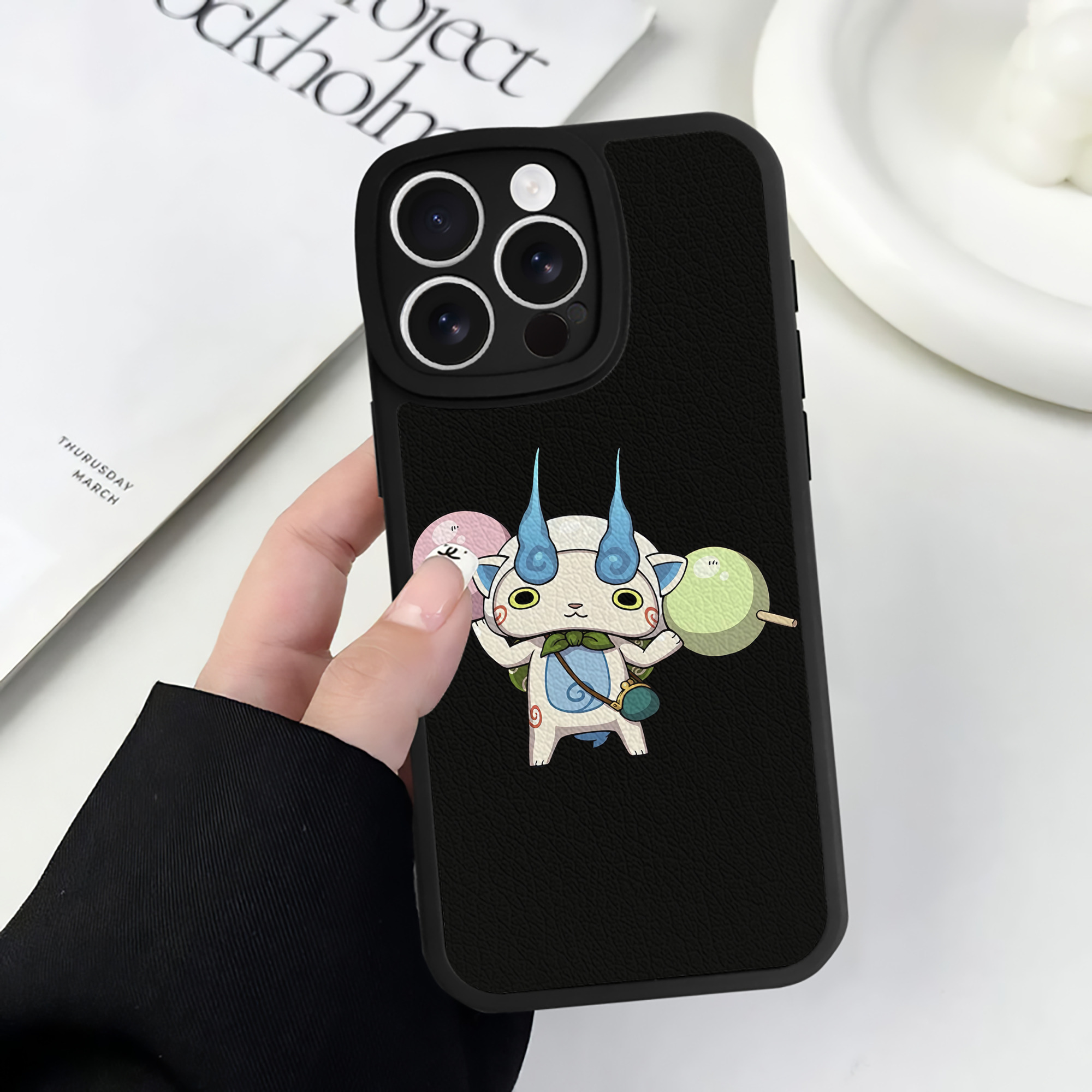 （画像用） 妖怪ウォッチ Yo-kai Watch 【iPhone 16シリーズ対応】シリコンスマホケース（レザー調） 材質：シリコン